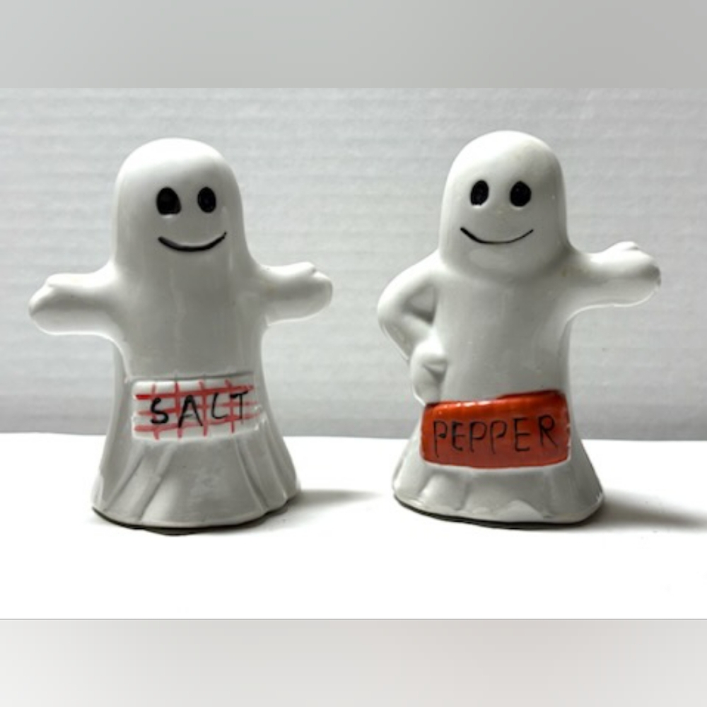 Hermitage Pottery Ghost Salt and Pepper Shakers Fine Porcelain Set Vintage